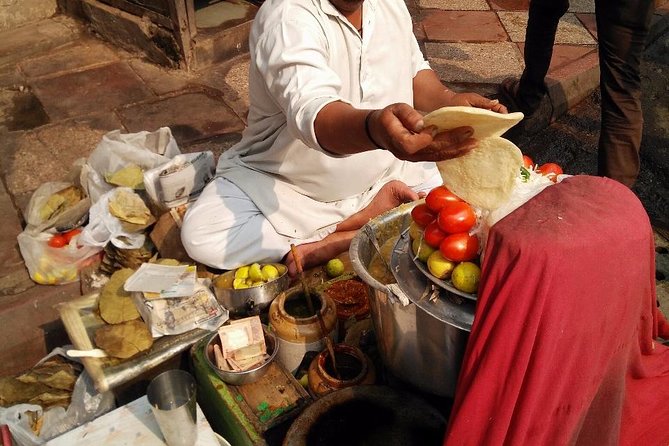 Explore the Beauty of Old Delhi & the Spice Market! - Gurudwara Sis Ganj Sahib and Sikh tradition