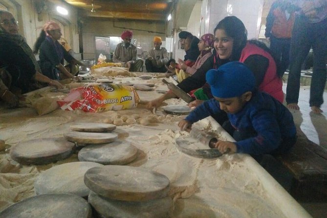 Explore the Beauty of Old Delhi & the Spice Market! - Khari Baoli and the smell of the spice trade