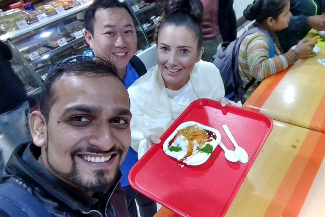 Food Tour to Old Delhi with a Local - Dariba Kalan: jalebi and samosa from an old shop