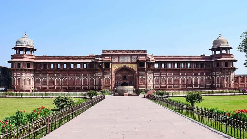 From Agra: Taj Mahal Guided Tour With Professional Photos - The Taj Mahal visit is built around your photographs