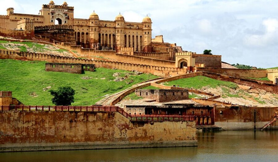 From Delhi: 2-Day Jaipur Private Guided Tour - Markets, craft workshops, and the shopping question