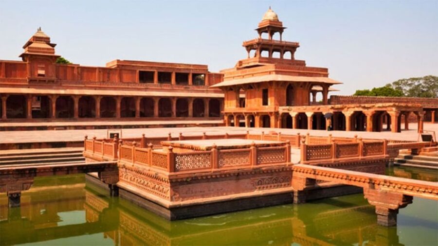 From Delhi: 2 Days Overnight Taj Mahal & Agra Private Tour - Fatehpur Sikri, the red-stone ghost city