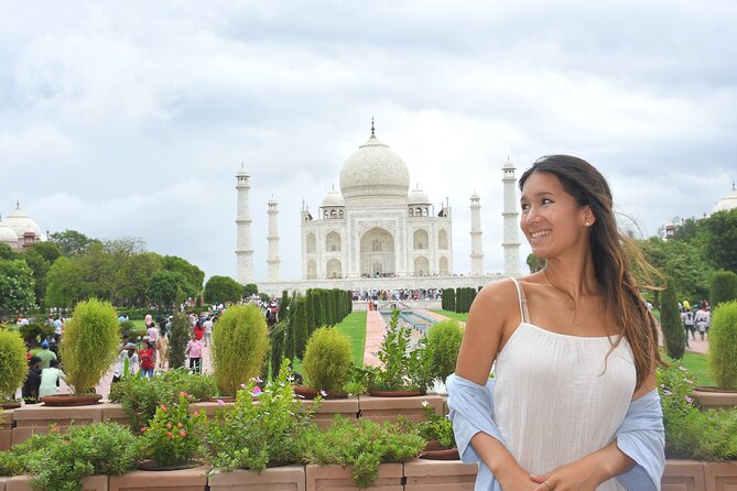From Delhi: 2 Days Taj Mahal & Agra City Tour With Fatehpur Sikri - Delhi to Agra in a private AC car
