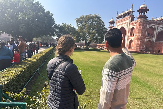 From Delhi: 2 Nights 3 Days Golden Triangle Delhi, Agra, Jaipur Tour - Sikh generosity and modern Delhi in one afternoon