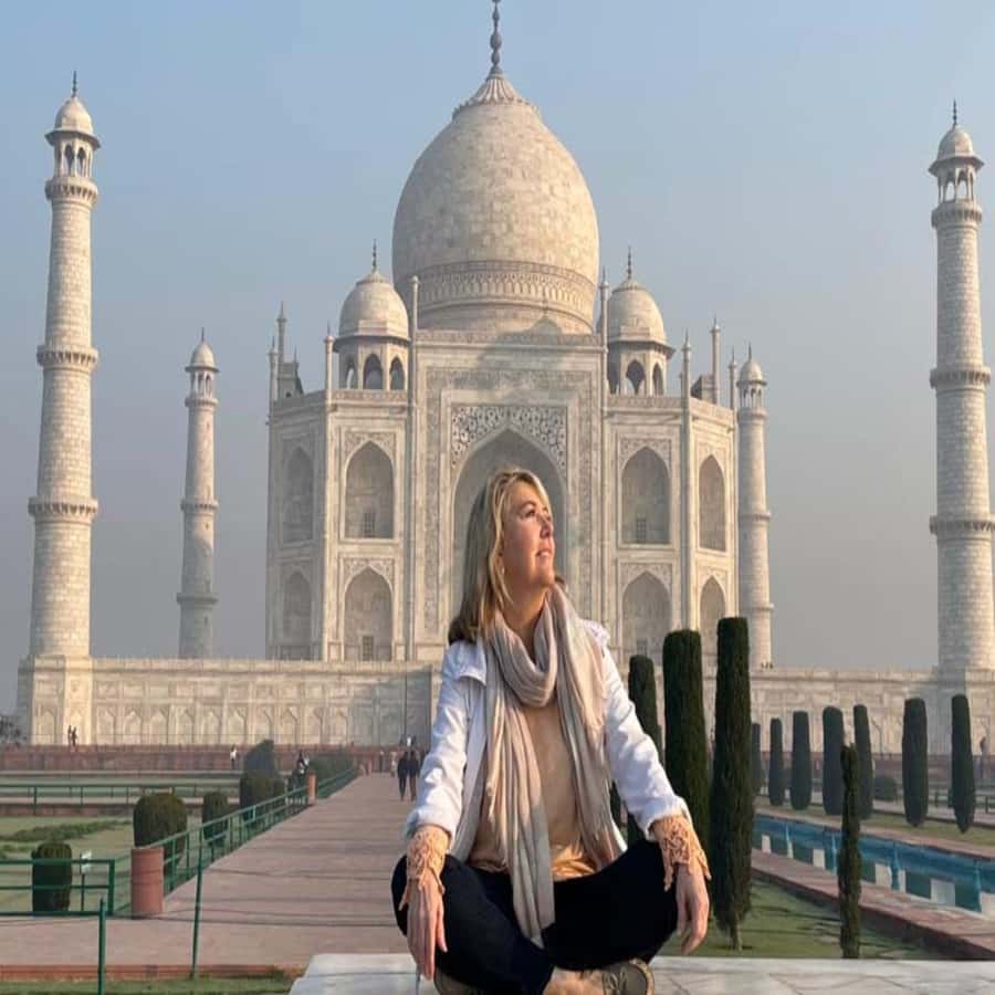 From Delhi: Agra Private Tour with Fast Entry to Taj mahal - What the private car is worth