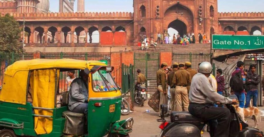 From Delhi Airport: Layover Guided Old & New Delhi Tour - Bangla Sahib, Sikh welcome, and a slower pause