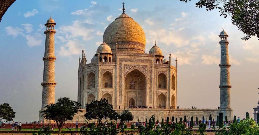 From Delhi:All Inclusive Taj Mahal Day Tour by Fastest Train - Meeting your guide at Agra Railway Station
