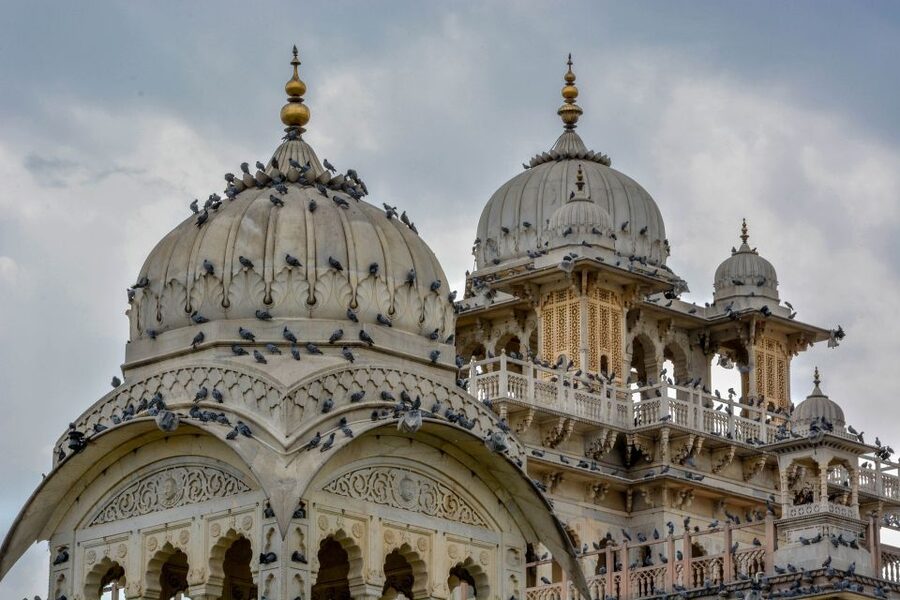 From Delhi: Jaipur Day Trip by Fast Train or Private Car - City Palace: royal rooms and an active city center