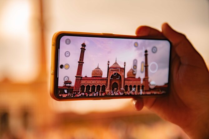 From Delhi: New and Old Delhi Private Sightseeing Tour - India Gate and the colonial center