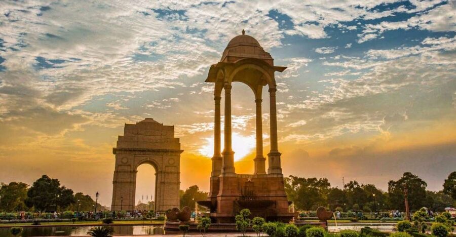 From Delhi: Old & New Delhi Layover Half or Full-Day Tour - Jama Masjid and the first taste of Old Delhi