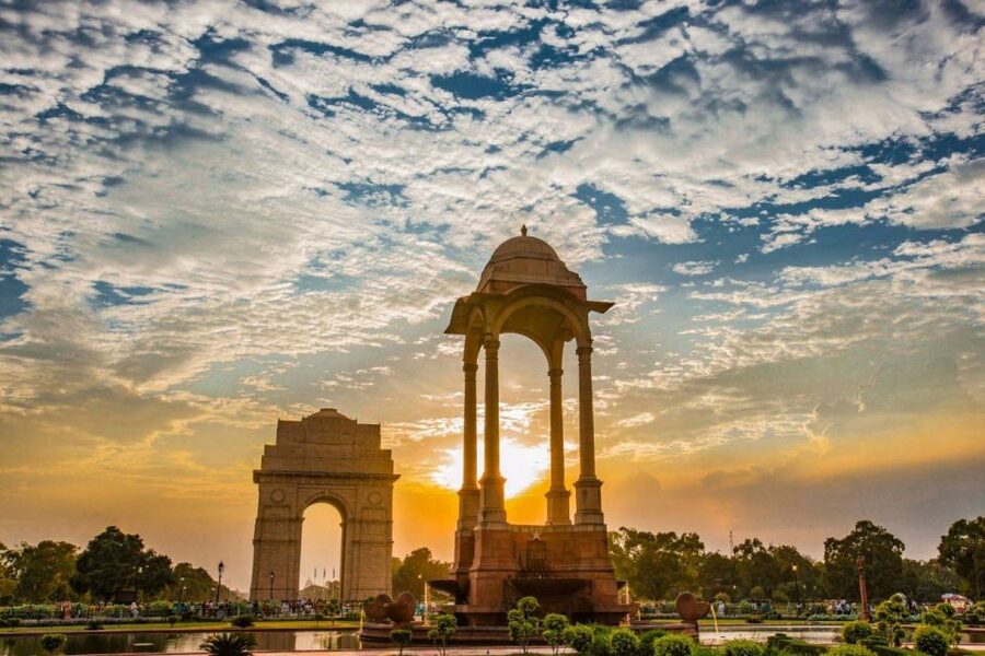 From Delhi: Old & New Delhi Layover Half or Full-Day Tour - Red Fort from the outside, then lunch