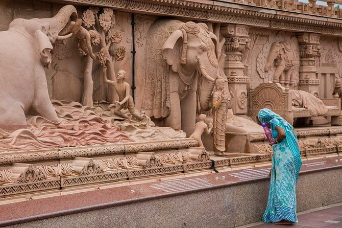 From Delhi: Overnight Taj Mahal & Agra City Tour by Car - Guides, drivers, and the private-tour advantage