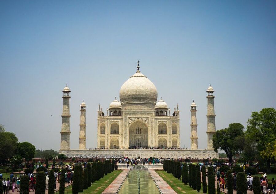 From Delhi: Private Taj Mahal & Agra Tour By SuperFast Train - How The Private Car And Guide Shape The Day