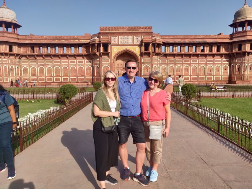 From Delhi: Private Taj Mahal Day Tour with Fast-Track Entry - What the guides add to the day