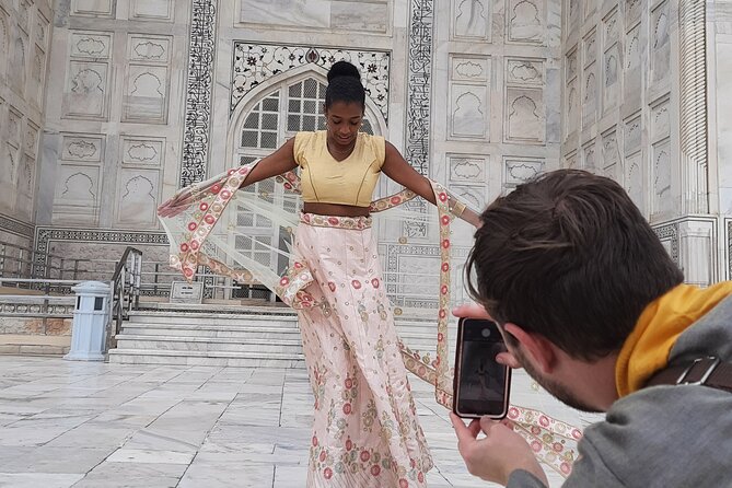 From Delhi: Private Taj Mahal Photoshoot in Indian Ethnic Attire - Agra Fort adds substance to the day