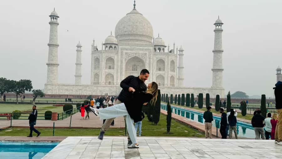 From Delhi: Same Day Taj Mahal Tour with lunch in 5 star - What the private car changes