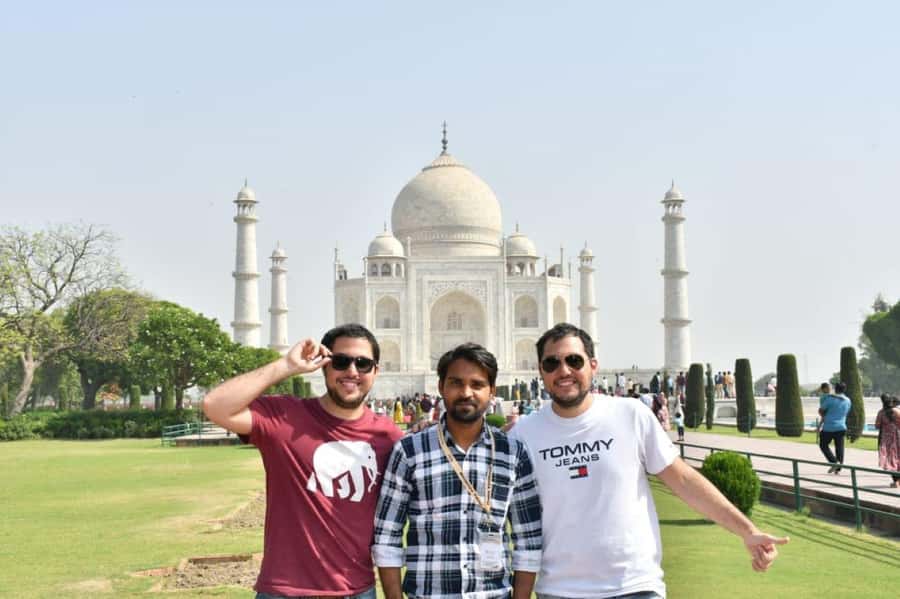 From Delhi: Same Day Taj Mahal Tour with lunch in 5 star - The guides who shape the day