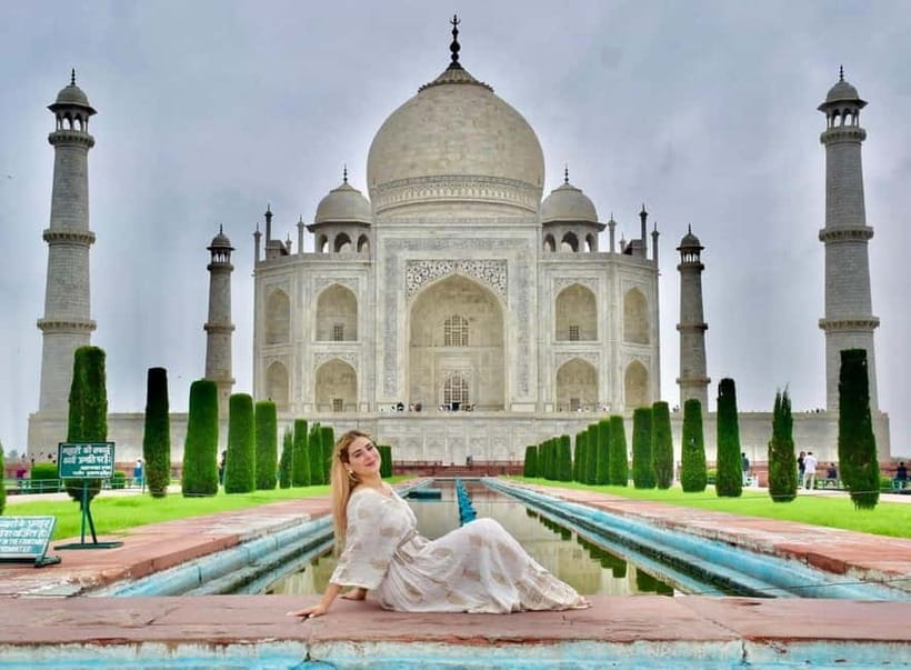 From Delhi: Sunrise Taj Mahal, Agra Fort, & Baby Taj Tour - Entering the Taj Mahal before the crowds