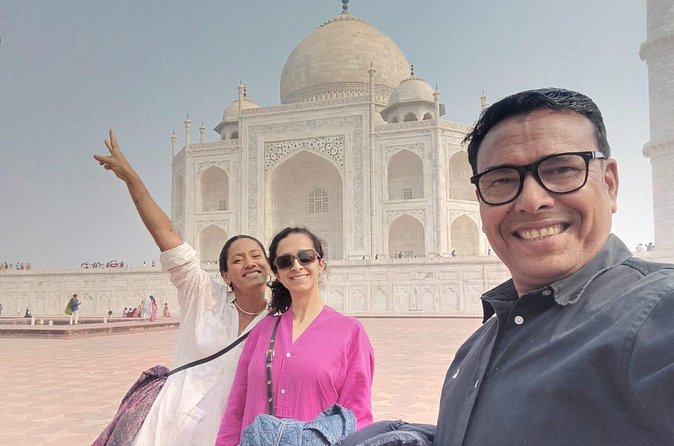 From Delhi: Sunrise Taj Mahal-Agra Fort Skip The Line Guided Tour - The guide can shape the whole experience