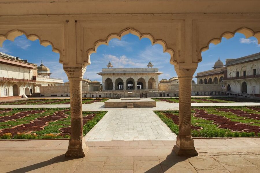 From Delhi: Taj Mahal & Agra City Tour By Gatiman Train - Agra Fort reveals the power behind the monument
