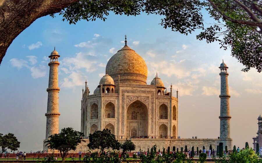 From Delhi: Taj Mahal & Agra City Tour By Gatiman Train - Food, comfort, and the five-star lunch option