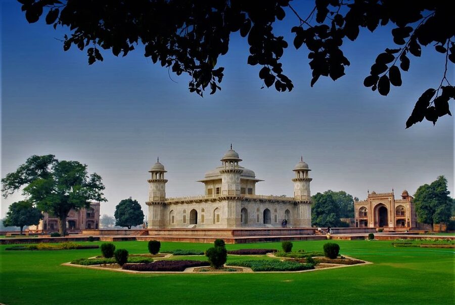 From Delhi: Taj Mahal & Agra City Tour By Gatiman Train - Should you book this Gatimaan Express Agra tour?