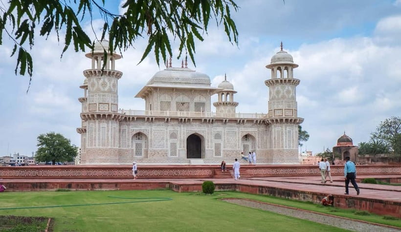 From Delhi: Taj Mahal & Agra Day Tour by Superfast Train - The Taj Mahal, best seen before lunch