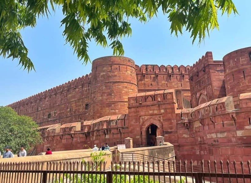 From Delhi: Taj Mahal & Agra Day Tour by Superfast Train - Lunch and the practical value of a set meal