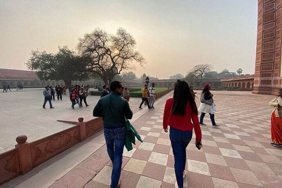 From Delhi: Taj Mahal & Agra Day Tour by Superfast Train - Meeting your Agra guide at Agra Cantt