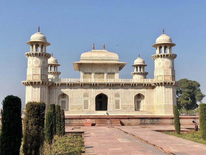 From Delhi: Taj Mahal & Agra Day Tour with Fatehpur Sikri - What the private guide adds