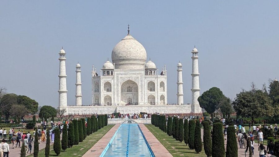 From Delhi: Taj Mahal & Agra Day Trip with Jaipur Drop - Seeing the Taj Mahal with a private guide