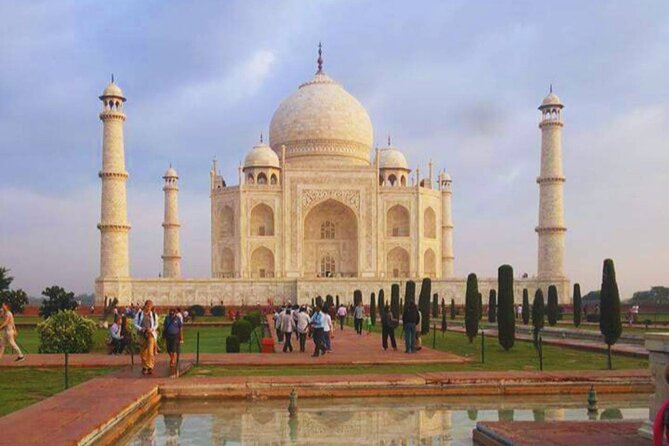 From Delhi: Taj Mahal, Agra Fort & Baby Taj Same Day Tour by Car - Lunch at a five-star hotel