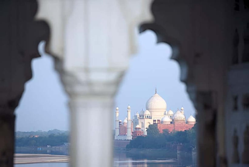 From Delhi: Taj Mahal, Agra Fort & Fatehpur Sikri Day Trip - Private transport and the value of a personal guide