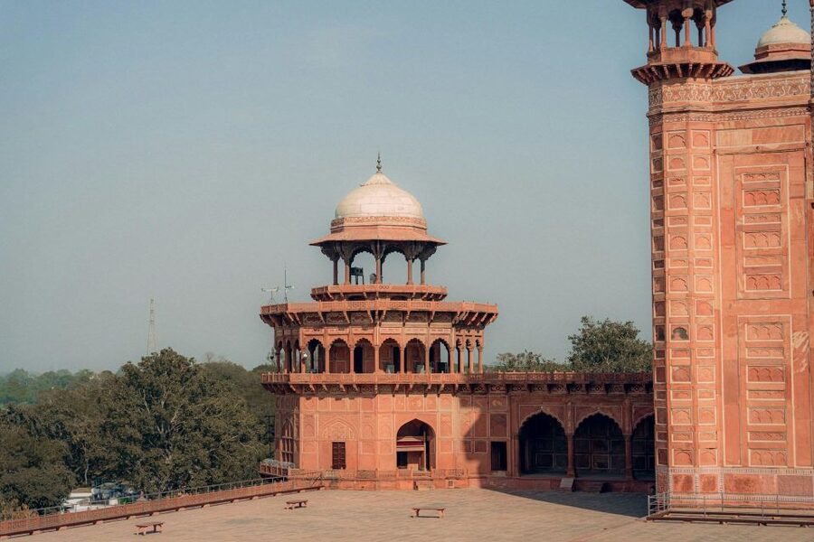 From Delhi: Taj Mahal & Agra Private Day Trip with Transfers - What the guides add to the day