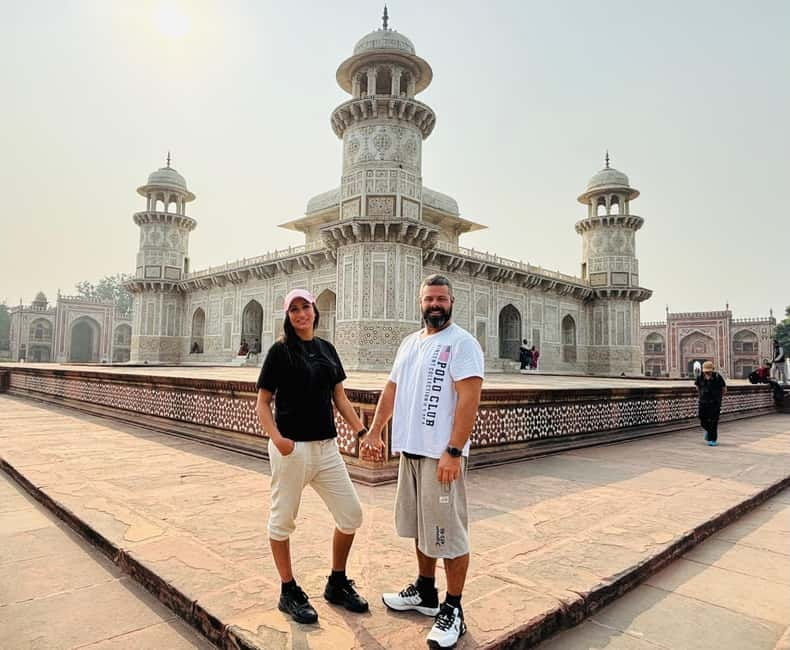 From Delhi: Taj Mahal & Agra Tour by Gatimaan Express Train - How the guides shape the day