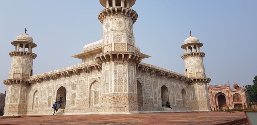 From Delhi: Taj Mahal & Agra Tour with Lunch at Marriott - Entering the Taj Mahal