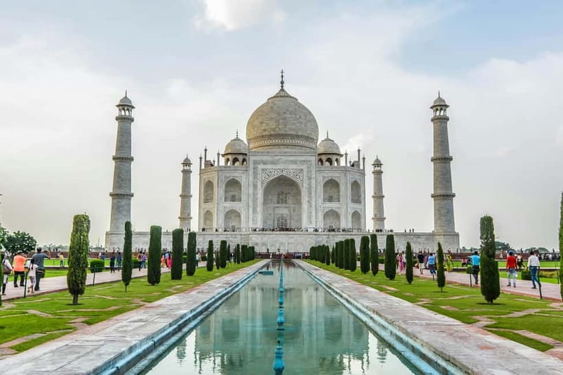 From Delhi: Taj Mahal & Agra Tour with Lunch at Marriott - Walking through Agra Fort