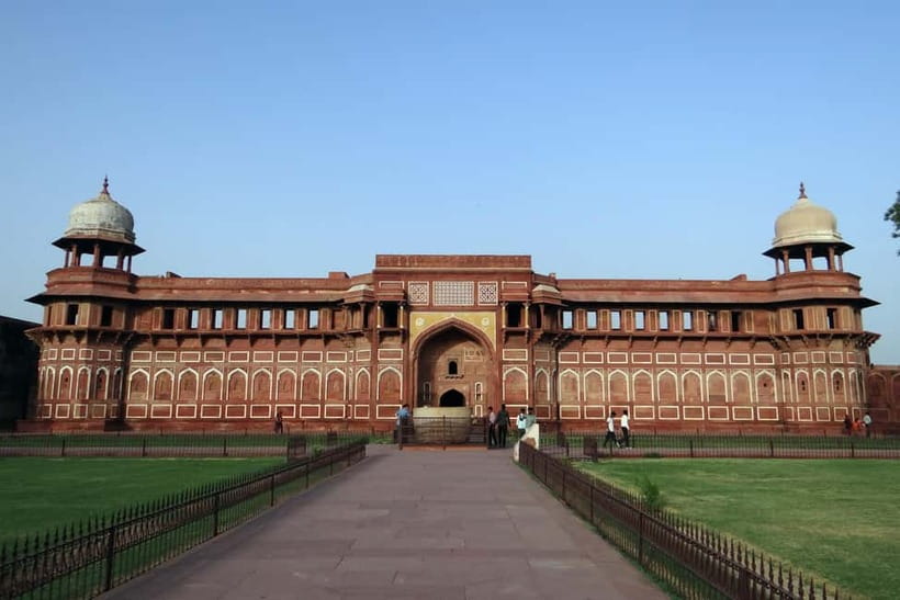 From Delhi: Taj Mahal & Agra Tour with Lunch at Marriott - Shopping, photographs, and keeping control of the day