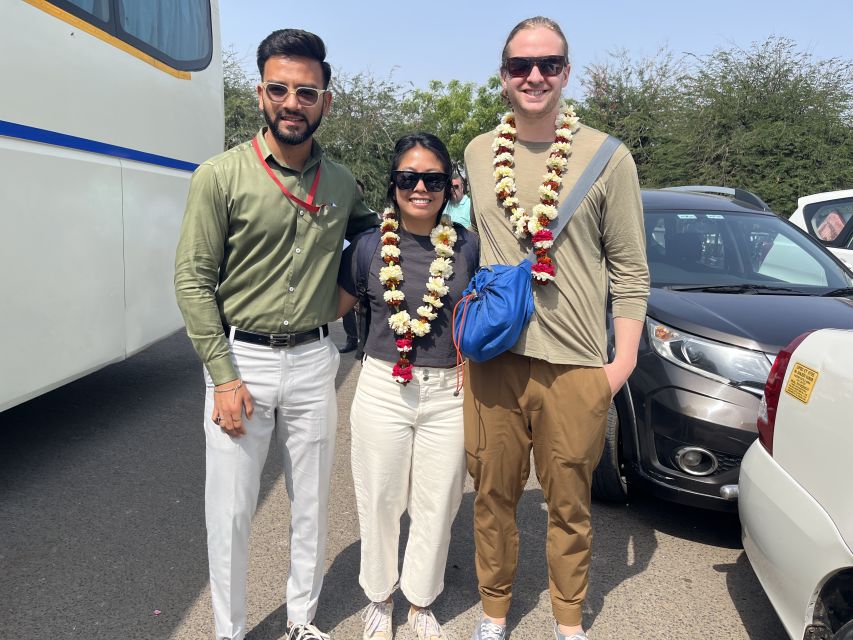 From Delhi: Taj Mahal and Agra Day Tour by Super-fast Train - Lunch at a five-star hotel