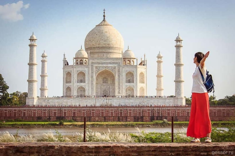 From Delhi: Taj Mahal Sunrise & Agra Private Day Trip - Agra Fort and the Mughal power story