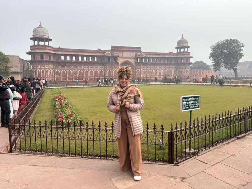 From Delhi: Taj Mahal Sunrise and Agra Fort Private Tour - Guides, languages, and the level of help you receive