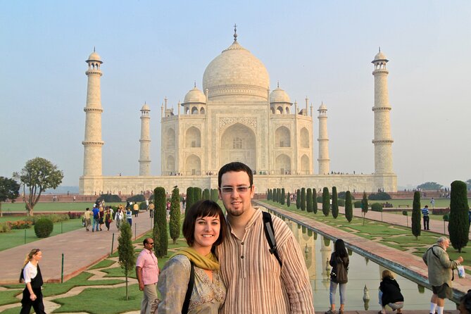 From Delhi:Taj Mahal Sunrise Tour with Elephant SOS Center - The guide makes the monuments easier to read