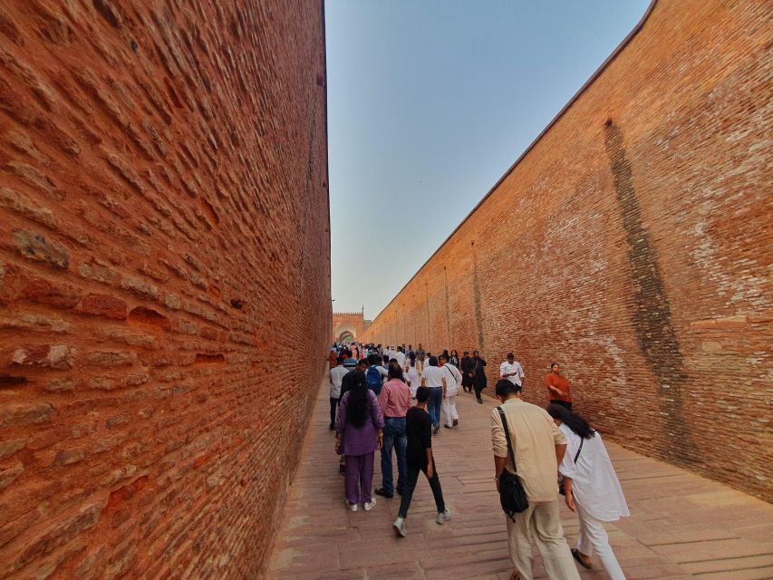 From Delhi: Taj Mahal Tour with Professional Photographer - Timing, Comfort, and Accessibility