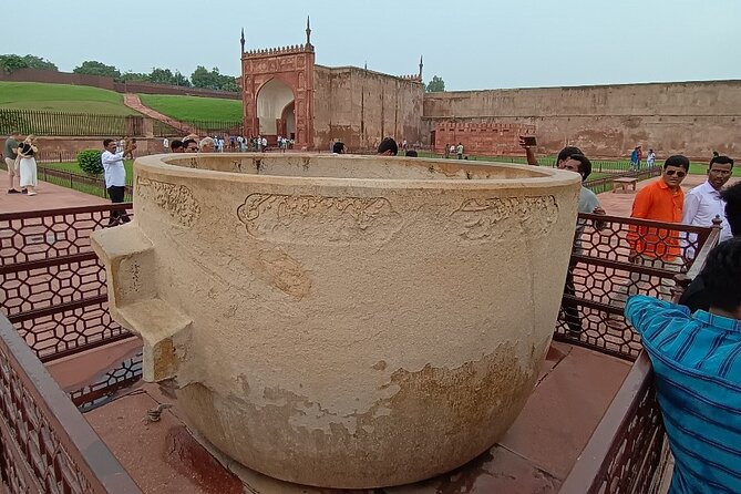 From delhi:(Vip entry)All Inclusive Taj Mahal & Red Fort day trip - Reading Agra Fort after the Taj Mahal