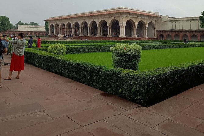 From delhi:(Vip entry)All Inclusive Taj Mahal & Red Fort day trip - Guides, communication, and flexibility