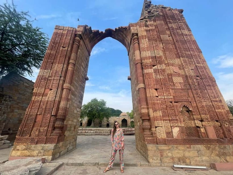 From New Delhi Airport : Guided Layover Old & New Delhi Tour - Lunch before New Delhi’s monuments