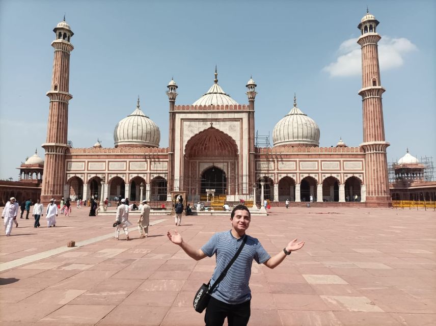 From New Delhi Airport : Guided Layover Old & New Delhi Tour - Lotus Temple and Qutub Minar