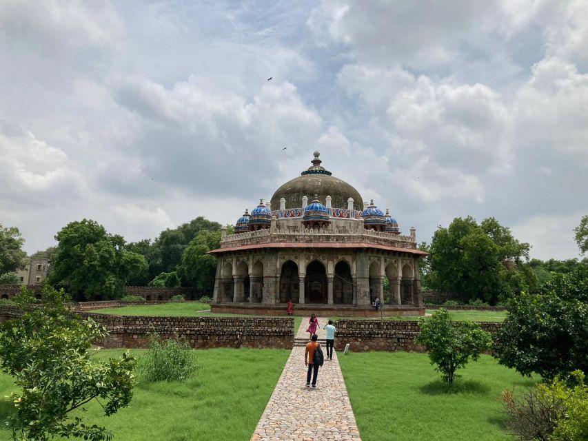 From New Delhi Airport : Guided Layover Old & New Delhi Tour - India Gate, Rashtrapati Bhavan, and Parliament House