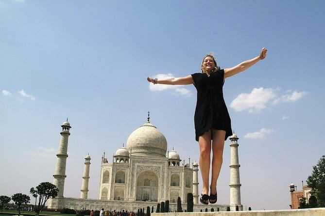 Full Day 8 Hours Old and New Delhi City Tour. - The Red Fort needs a timing check