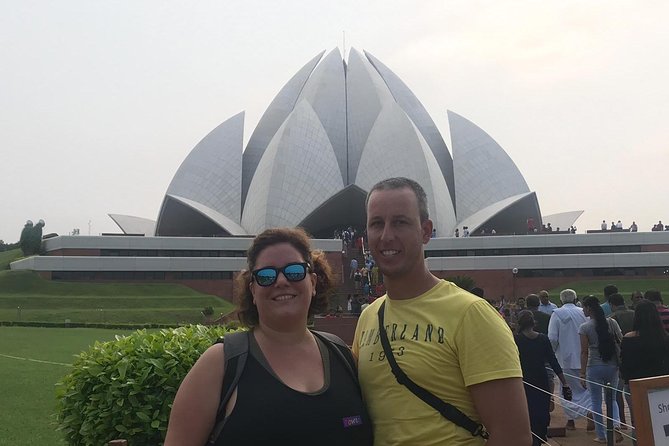 Full-Day Old and New Delhi Private Tour with Qutub Minar - Starting at 9:00 am with a private car